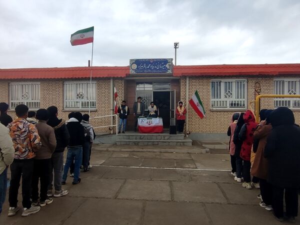 نغمه‌های آزادی در آوای دانش‌آموزان روستای درخت سنجد 