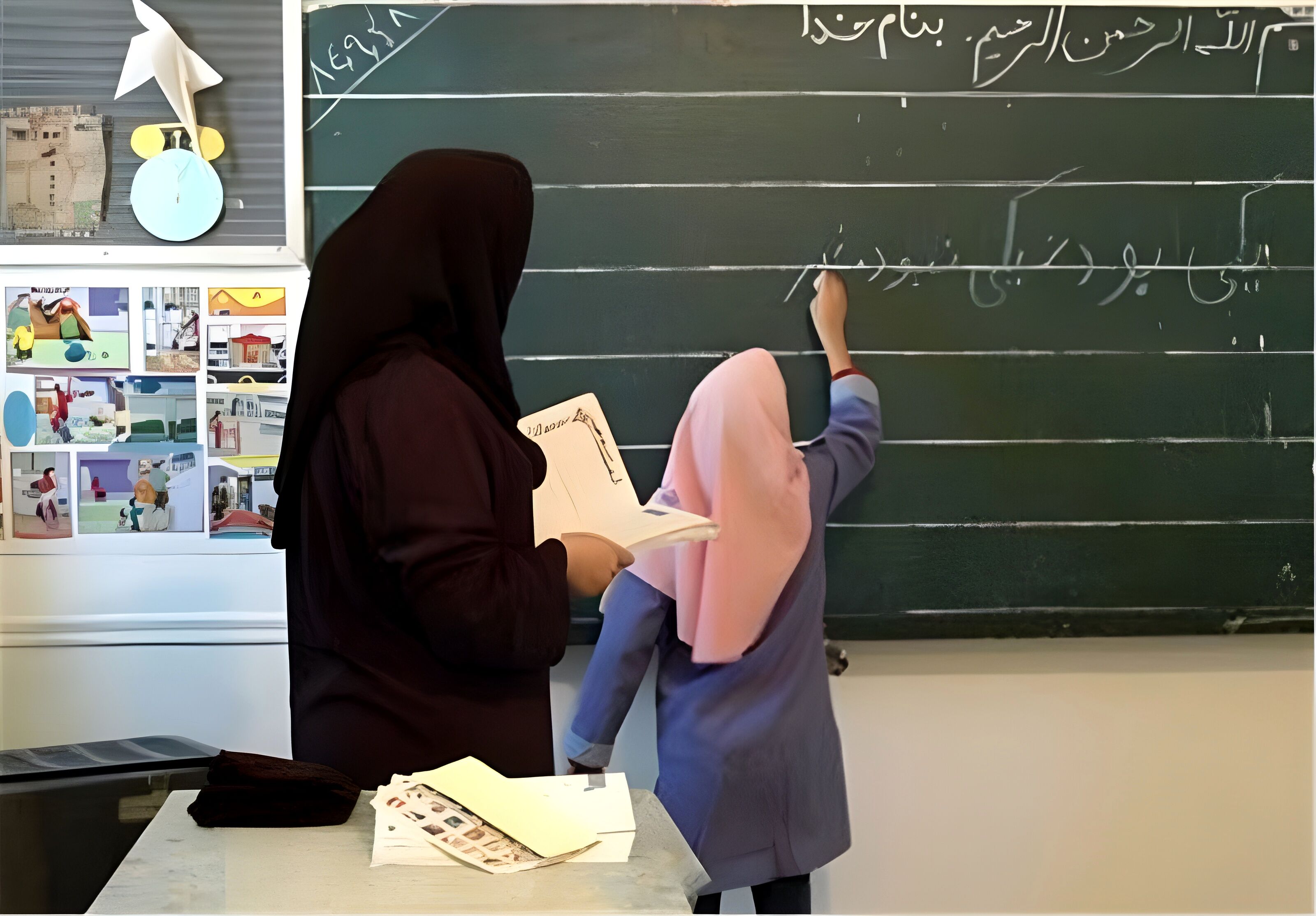 مدارس در حفظ زبان فارسی باید کوشا باشند