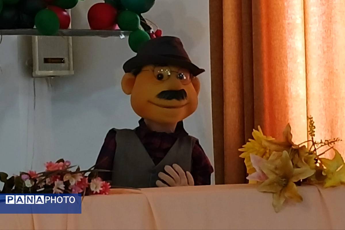 دهه فجر با رنگ شادی در دبستان سیاح‌مقدم رباط‌کریم