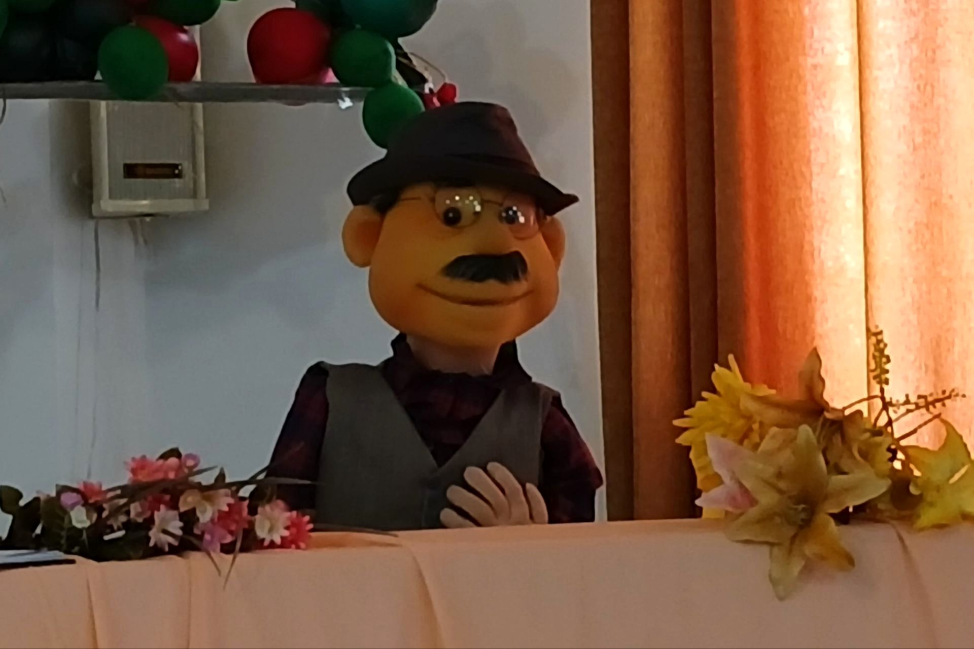 دهه فجر با رنگ شادی در دبستان سیاح‌مقدم رباط‌کریم