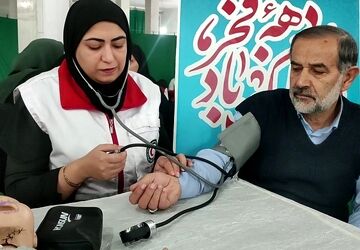 میز خدمت جمعیت هلال احمر در مصلی نماز جمعه قائمشهر