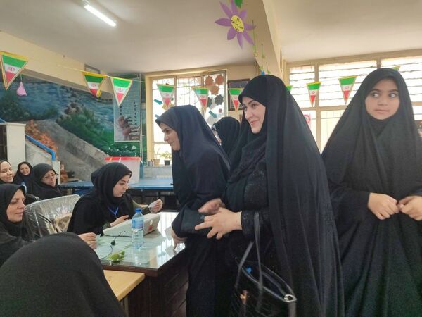 مرحله دوم انتخابات ریاست‌جمهوری با حضور مردم غیور مشهد 