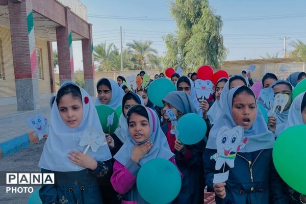 لبخند درخشان دانش‌آموزان با طرح وارنیش فلوراید تراپی