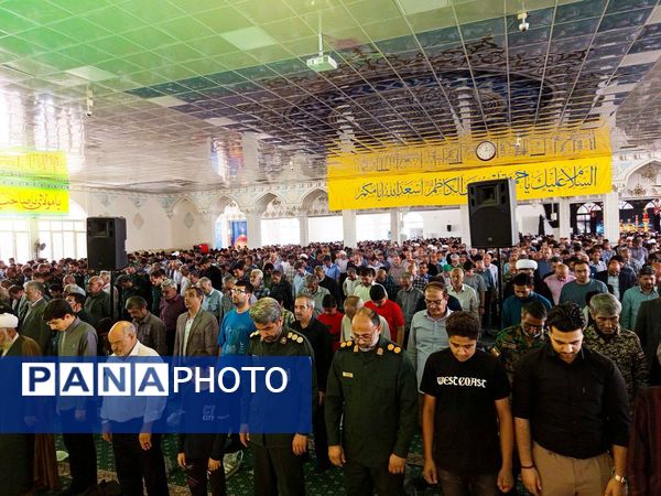 نماز جمعه ای با رنگ خون شهید در کاشمر