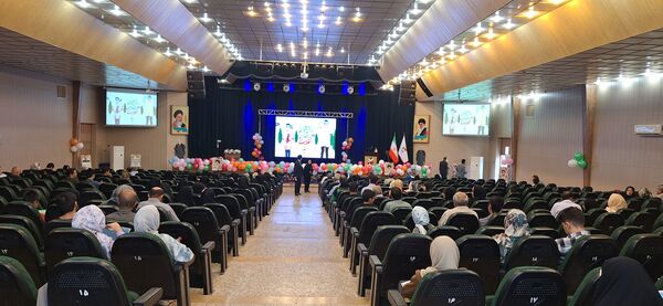 تجلیل از رتبه‌های برتر علمی فرزندان 