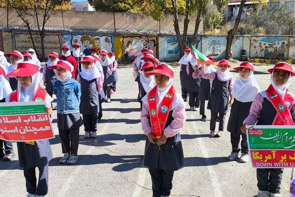 برگزاری آیین باشکوه روز دانش‌آموز در فیروزکوه؛ زنگ استکبارستیزی در این مدرسه طنین‌انداز شد