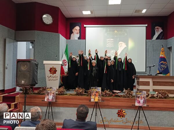 مراسم بزرگداشت رهبر شهید در دبیرستان فرزانگان ۴ در ناحیه یک مشهد  