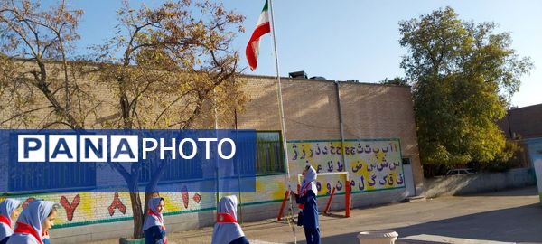 مراسم صبحگاهی در مدرسه دخترانه بنت الهدی صدر۲ 