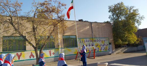 مراسم صبحگاهی در مدرسه دخترانه بنت الهدی صدر۲ 