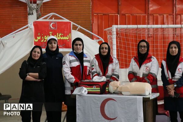 جشنواره ورزشی قهرمانان خانه و میدان