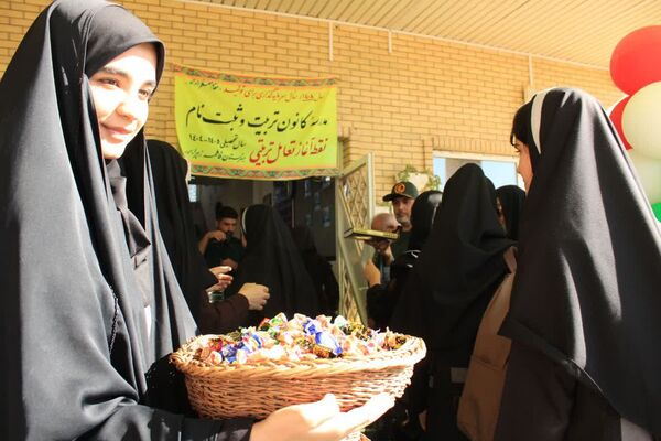 مراسم گرامیداشت هفته دفاع مقدس در هنرستان فاطمه‌الزهرا(س) گچساران