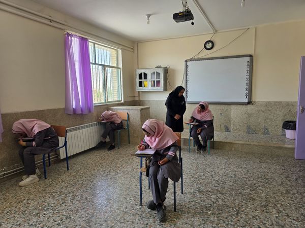 ششمی‌های دبستان کوثر حیدری در تکاپو امتحانات