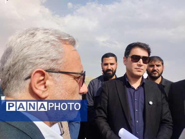 دیدار استاندار کردستان با خانواده شهدای حملات تروریستی رژیم صهیونیستی و بازدید از طرح‌های توسعه‌ای قروه