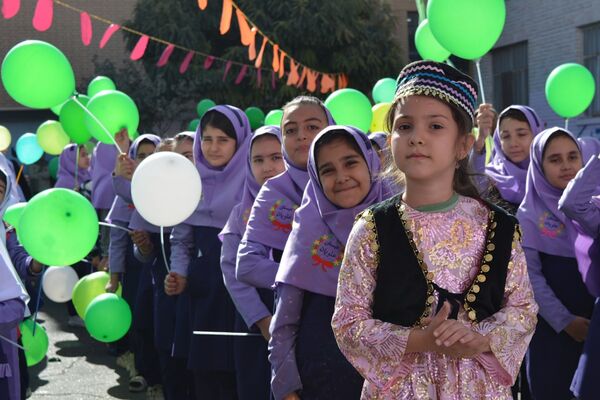 جشن میلاد حضرت زینب(س) با حضور مادران پرستار در دبستان علویان بهارستان‌دو