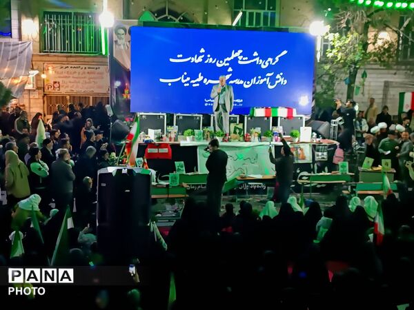 چهلم رهبر شهیدمان و کودکان میناب در میدان بازار دوم نازى آباد