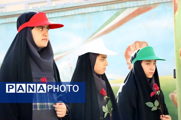 مراسم جشن ملی عاطفه‌ها در دبیرستان دخترانه شهید دکتر پاکنژاد یزد 