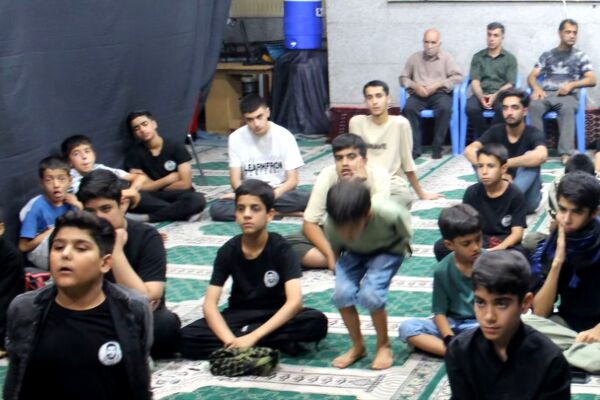 راه را باز نمایید...محرم آمد