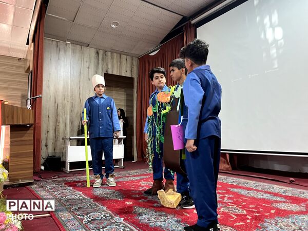 تجلیل از برگزیدگان تئاتر درسی و خبرنگاران پانا در ساوجبلاغ 