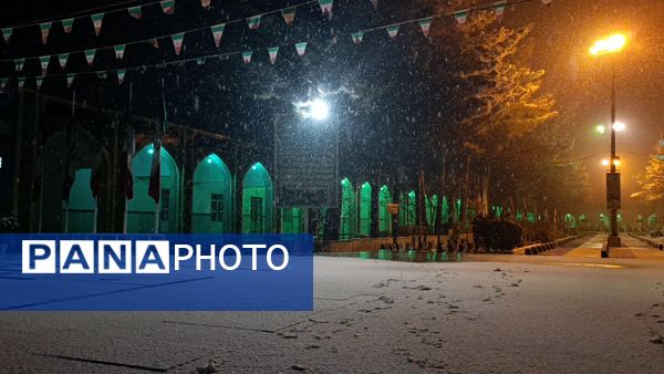 حال و هوای گلزار شهدا با بارش برف الهی