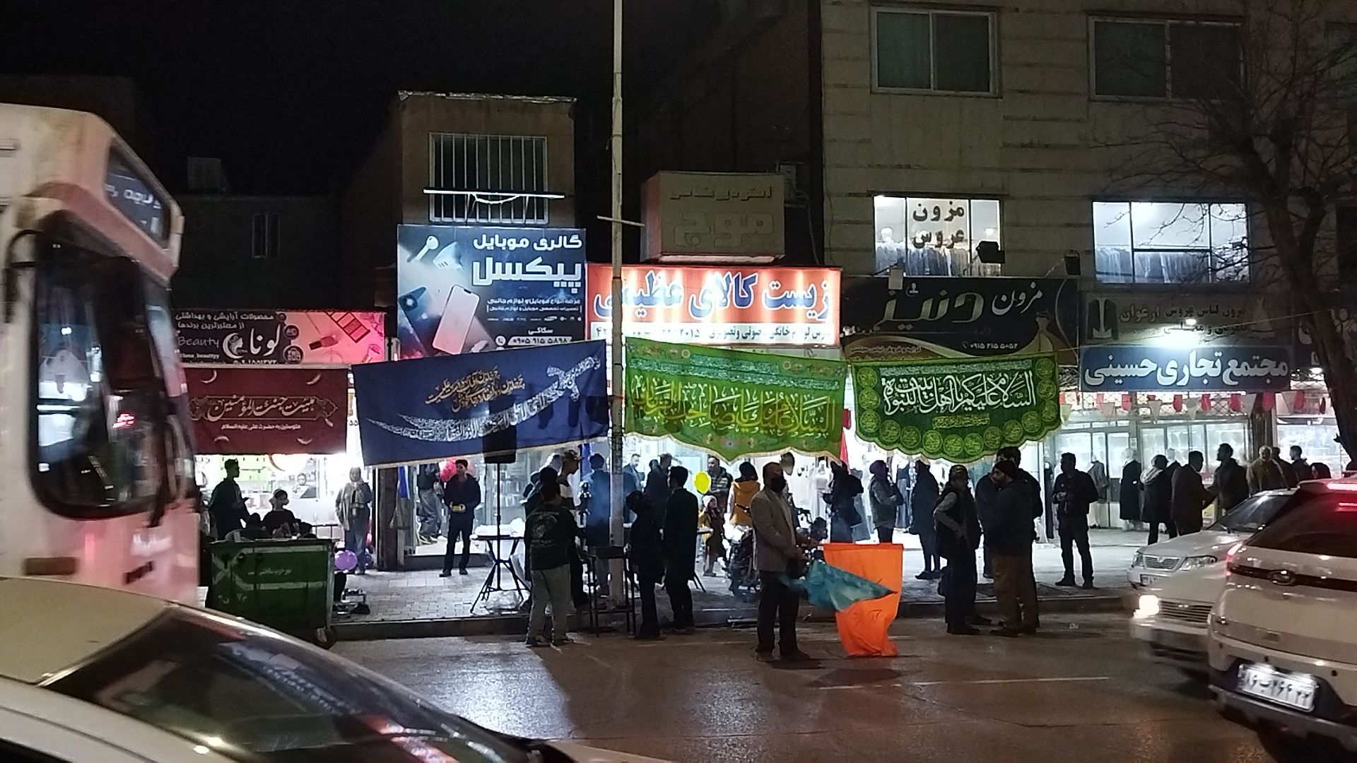گذری بر فعالیت چایخانه امیر المومنین در شب میلاد حضرت مهدی ( عج)
