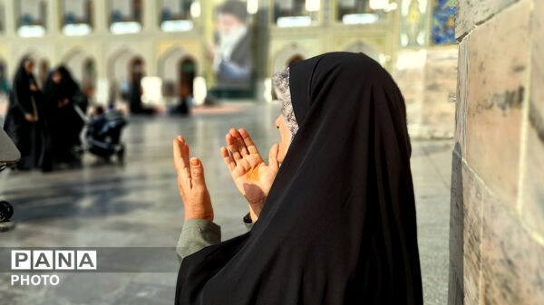 حرم نورانی و دل‌های مشتاق در کنار امام رضا (ع)