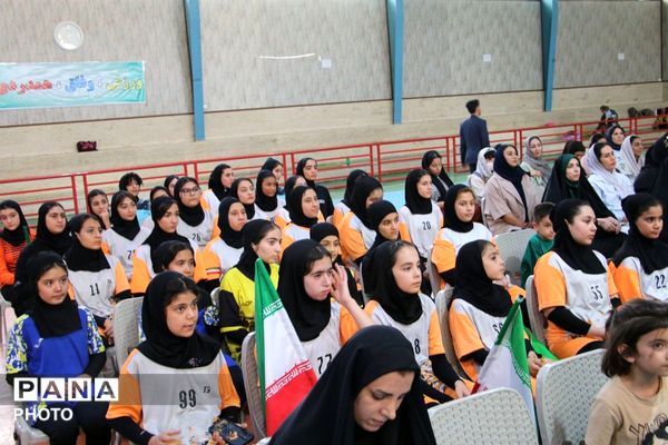 تجلیل از ملی‌پوش هندبال قرچک پس از بازگشت از مسابقات قهرمانی آسیا