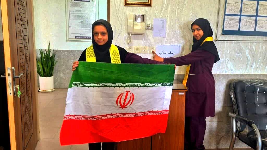 جلوه‌هایی از مراسم دهه فجر در دبیرستان دخترانه ابویی‌نژاد