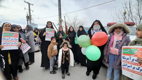 مردم منطقه بیرانوند یکپارچه در جشن انقلاب