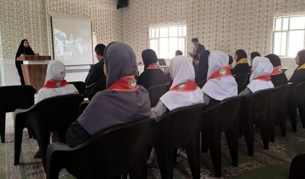 تجلیل از دانش‌آموز خبرنگاران پانا در لردگان