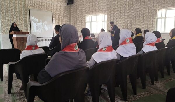 تجلیل از دانش‌آموز خبرنگاران پانا در لردگان