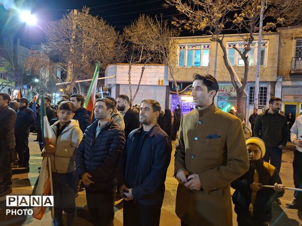 تجمع فرهنگیان و دانش‌آموزان اهری در آستانه چهلم رهبر شهید و شهدای دانش‌آموز میناب