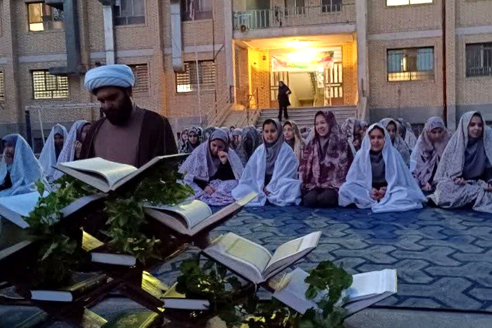 اردوی افطار تا سحر در دبیرستان دخترانه معرفت کهریزک 
