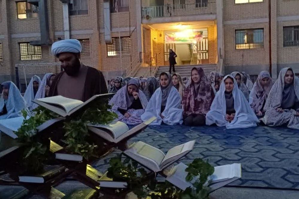 اردوی افطار تا سحر در دبیرستان دخترانه معرفت کهریزک 