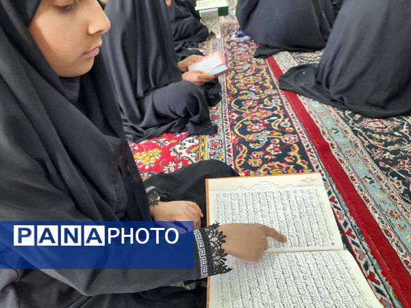 محفل انس با قرآن در  ماه مبارک رمضان در مهدیه روستای دهنو خلیل آباد 