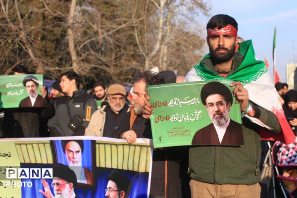 بیعت مردم تهران با سومین رهبر انقلاب