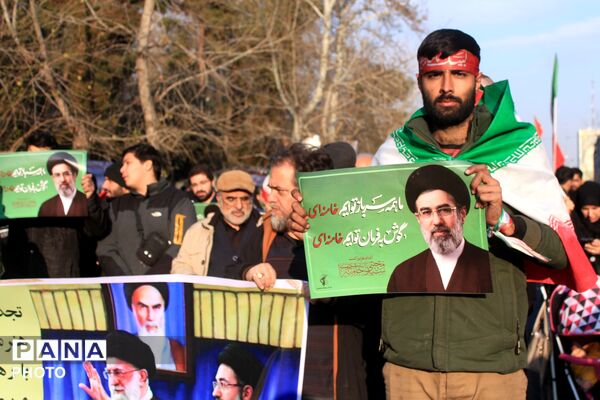 بیعت مردم تهران با سومین رهبر انقلاب