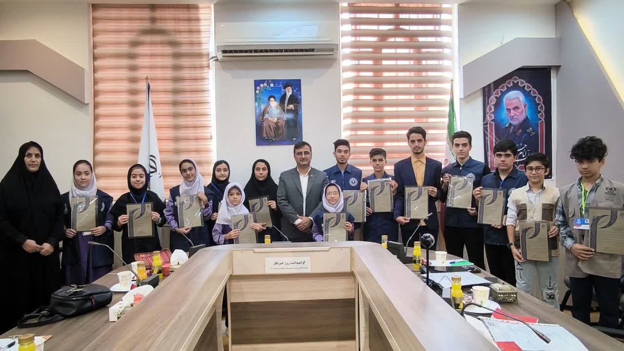 تجلیل مدیر آموزش و پرورش شهرستان شاهرود از خبرنگاران فعال پانا