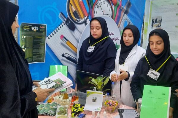 برگزاری نمایشگاه دستاوردهای دانش آموزان مدارس حکمت نبوی. ناحیه دو شهرری 