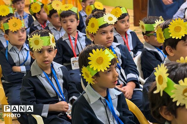 نواخته شدن زنگ غنچه ها در کودکستان ملورین ناحیه دو شهرری 