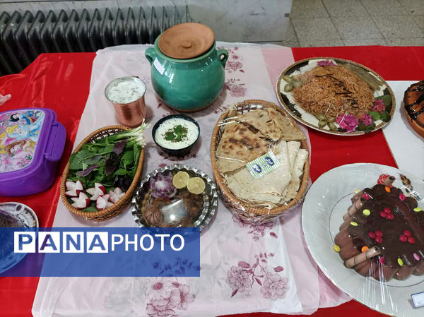 جشنواره غذای سالم در دبیرستان محدثه قم