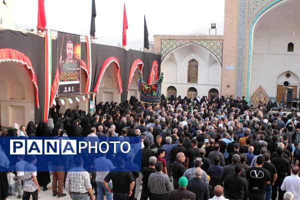 آیین مذهبی تعویض پرچم گنبد حرم مطهر حضرت سلطانعلی ابن امام محمد باقر(ع)