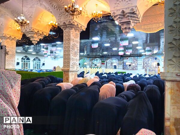 نماز جماعت همزمان با شهادت امام صادق(ع)