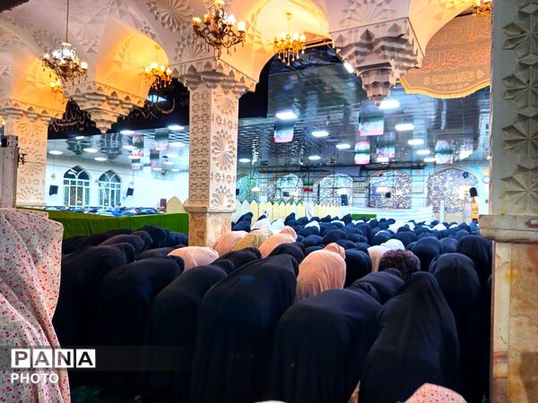نماز جماعت همزمان با شهادت امام صادق(ع)