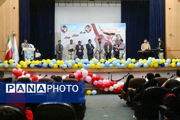 مراسم تجلیل از دانش‌آموزان و فرهنگیان مقام آور مسابقات جهانی، آسیایی و کشوری در فرهنگسرای ولا ناحیه 2 شهرری 