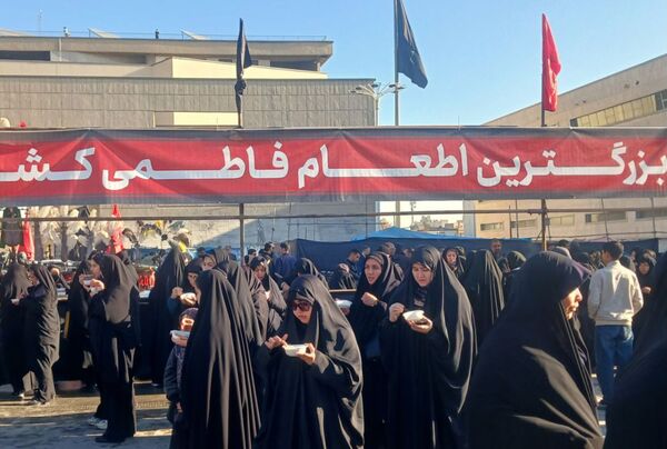 بزرگترین اطعام فاطمی کشور در مراسم استقبال از شهدا