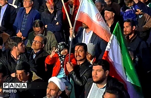 سی و سومین شب از انقلاب با شکوه مردم کاشمر
