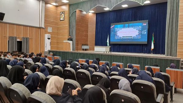 همایش دانش‌آموزان برتر مدارس دولتی منطقه ۱۵