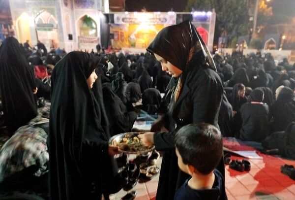 مراسم شب عاشورا  در گلزار شهدای نیشابور