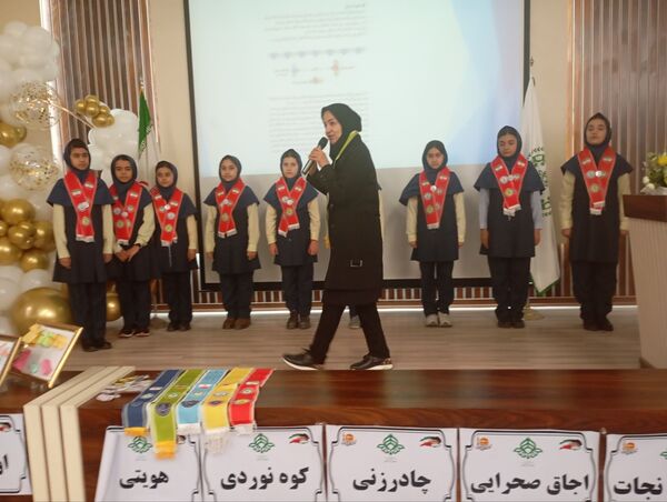 آموزش ضمن خدمت مربیان پیشتازان مدارس در دبستان آرمینه مصلی نژاد 