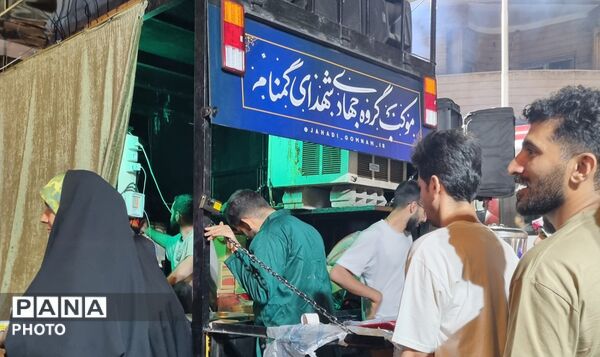 شهر در مسیر غدیر؛ موج شادی در مهمانی ۱۰ کیلومتری